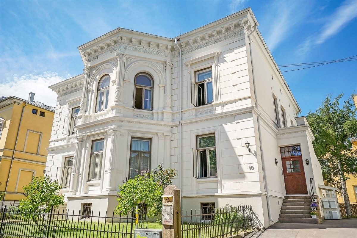 Villaen ble oppført i 1879 for Henrik Homan etter tegninger av arkitekt Niels Stockfleth Eckhoff. Galleribilde