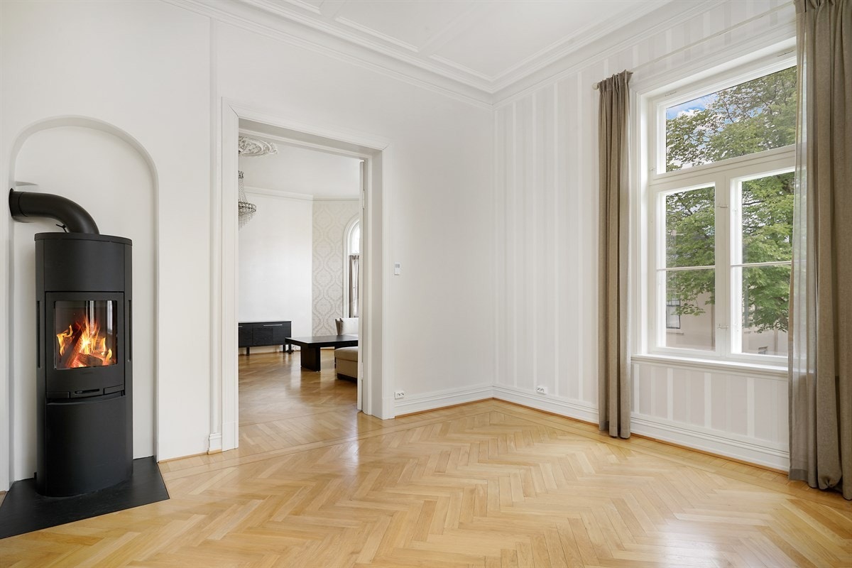 Leilighet 2. etasje. Spisestue/soverom. Galleribilde