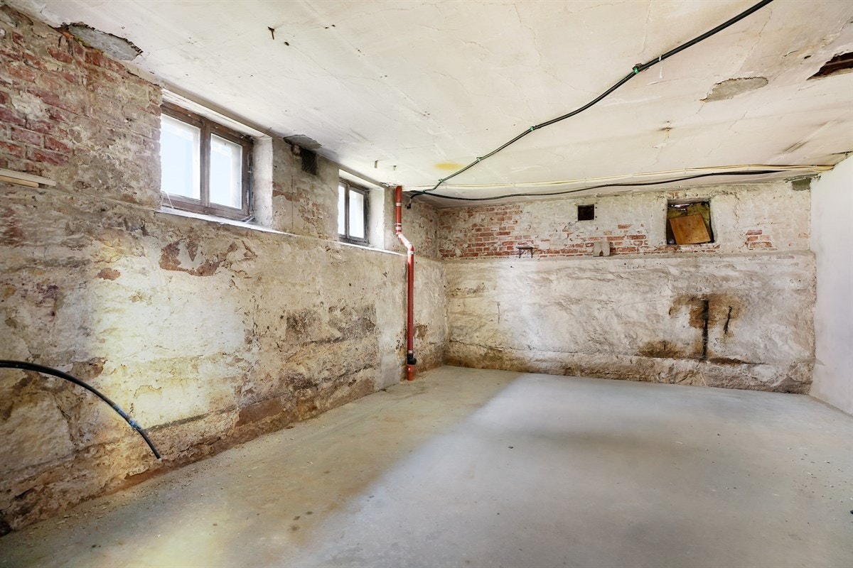 Potensial i stor, uinnredet kjeller på 212 kvm med gulvvarme. Galleribilde