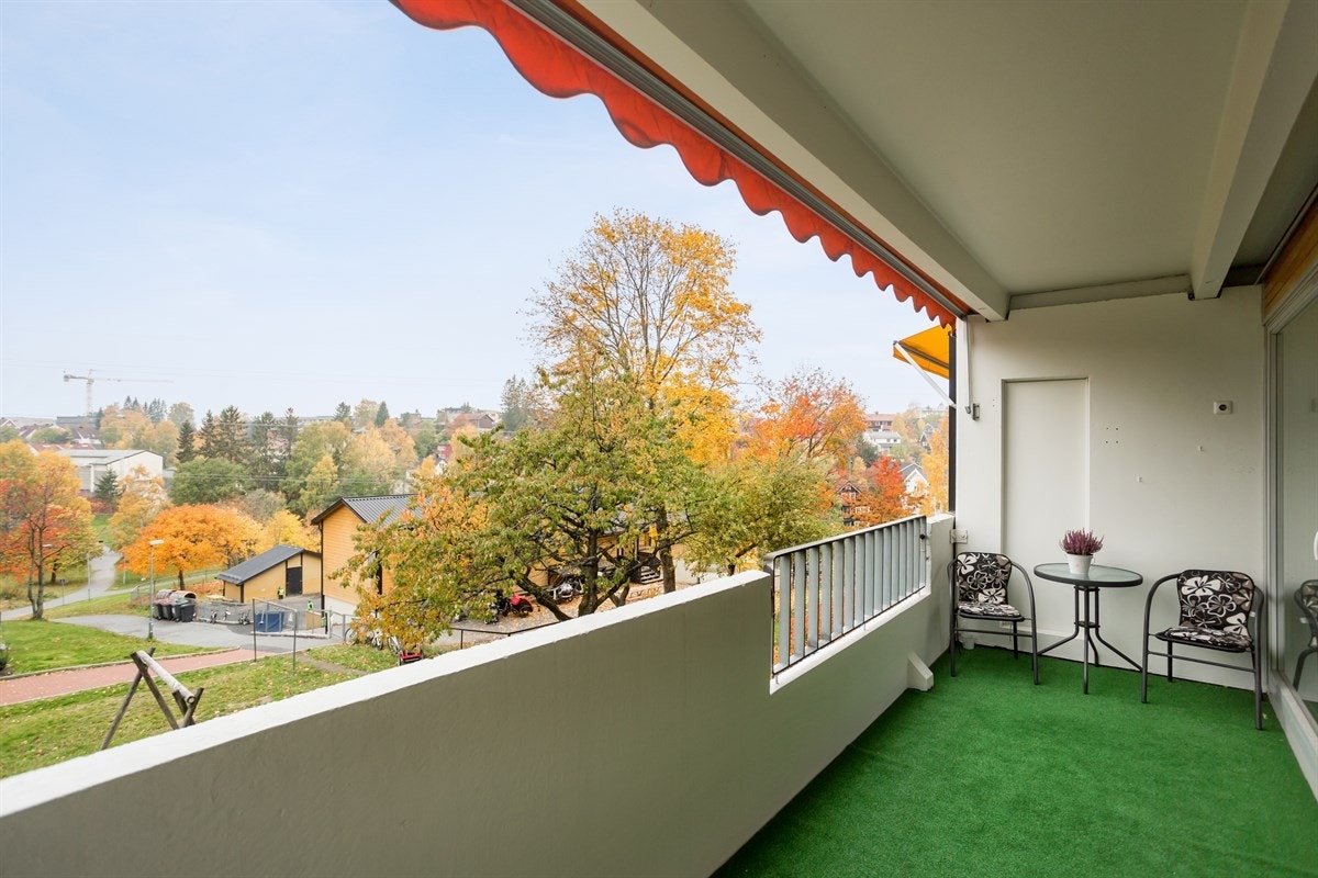 Balkong på ca 10 kvm med markise Galleribilde