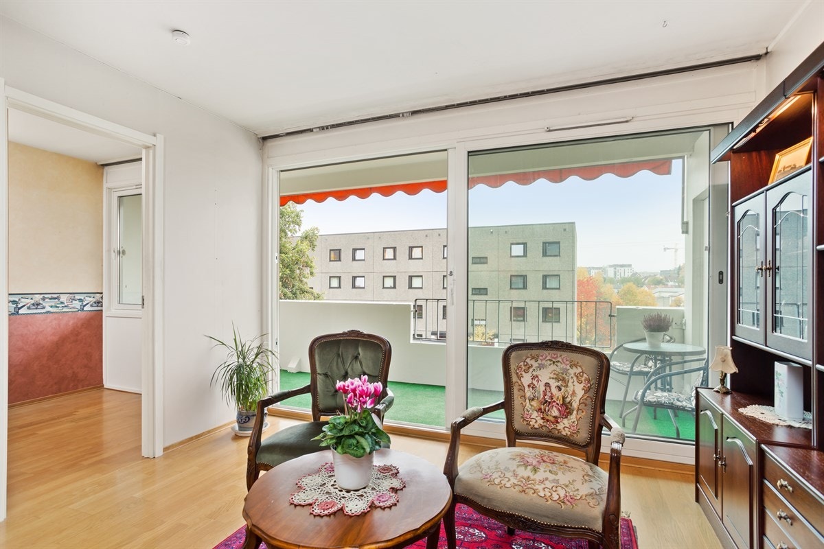 Utgang til balkong fra stue Galleribilde