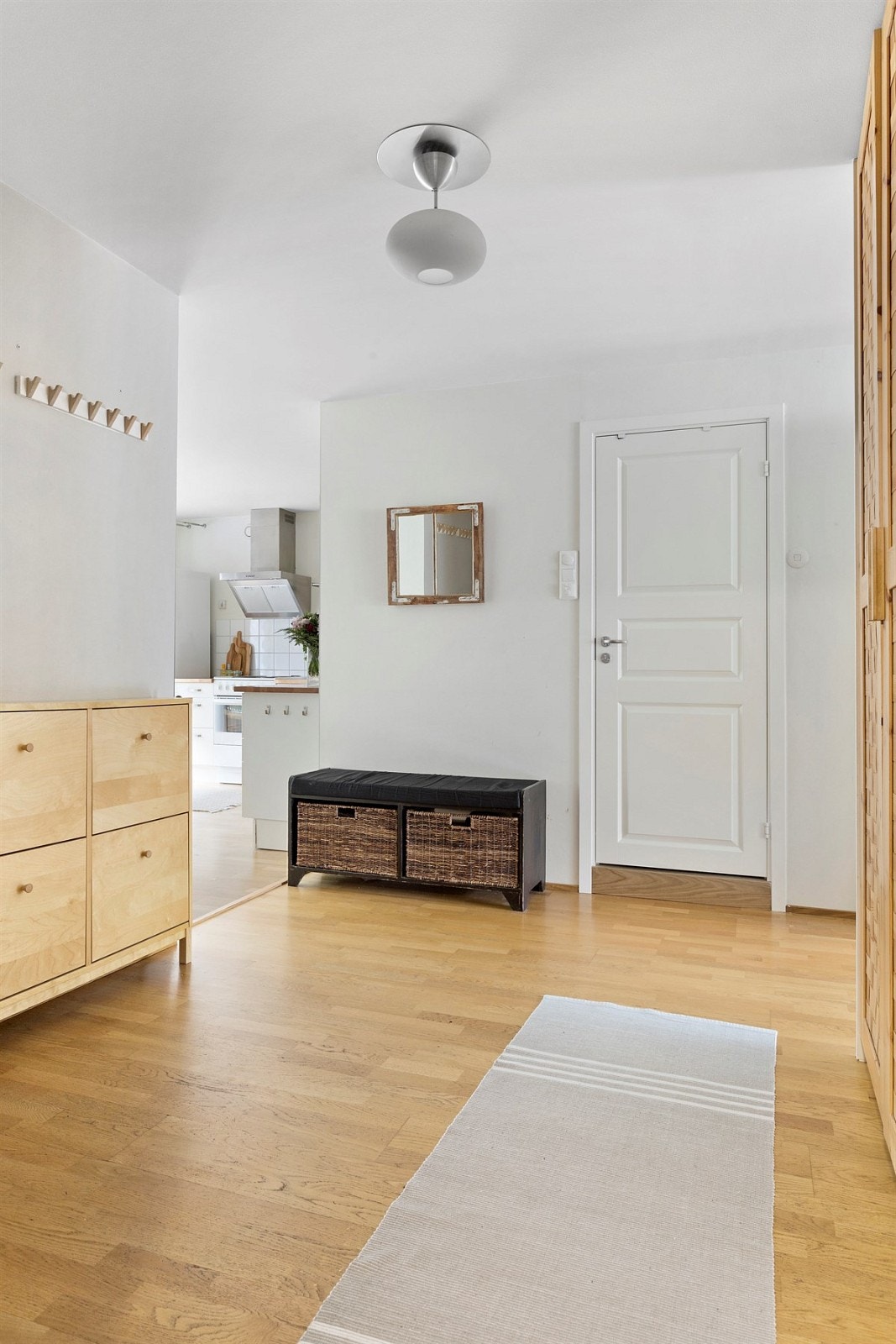 Entré sett fra inngangsdør, velkommen inn! Galleribilde