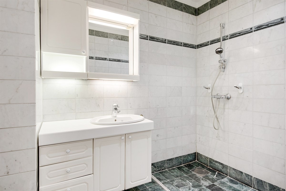 aderom 2 Galleribilde