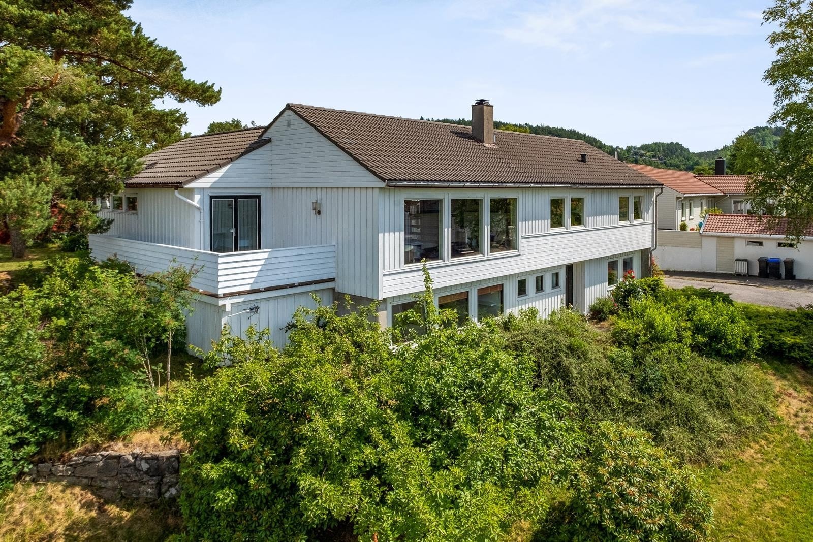 Velkommen til Utsiktsveien 10! Innholdsrik enebolig m/stor og usjenert hage. Galleribilde