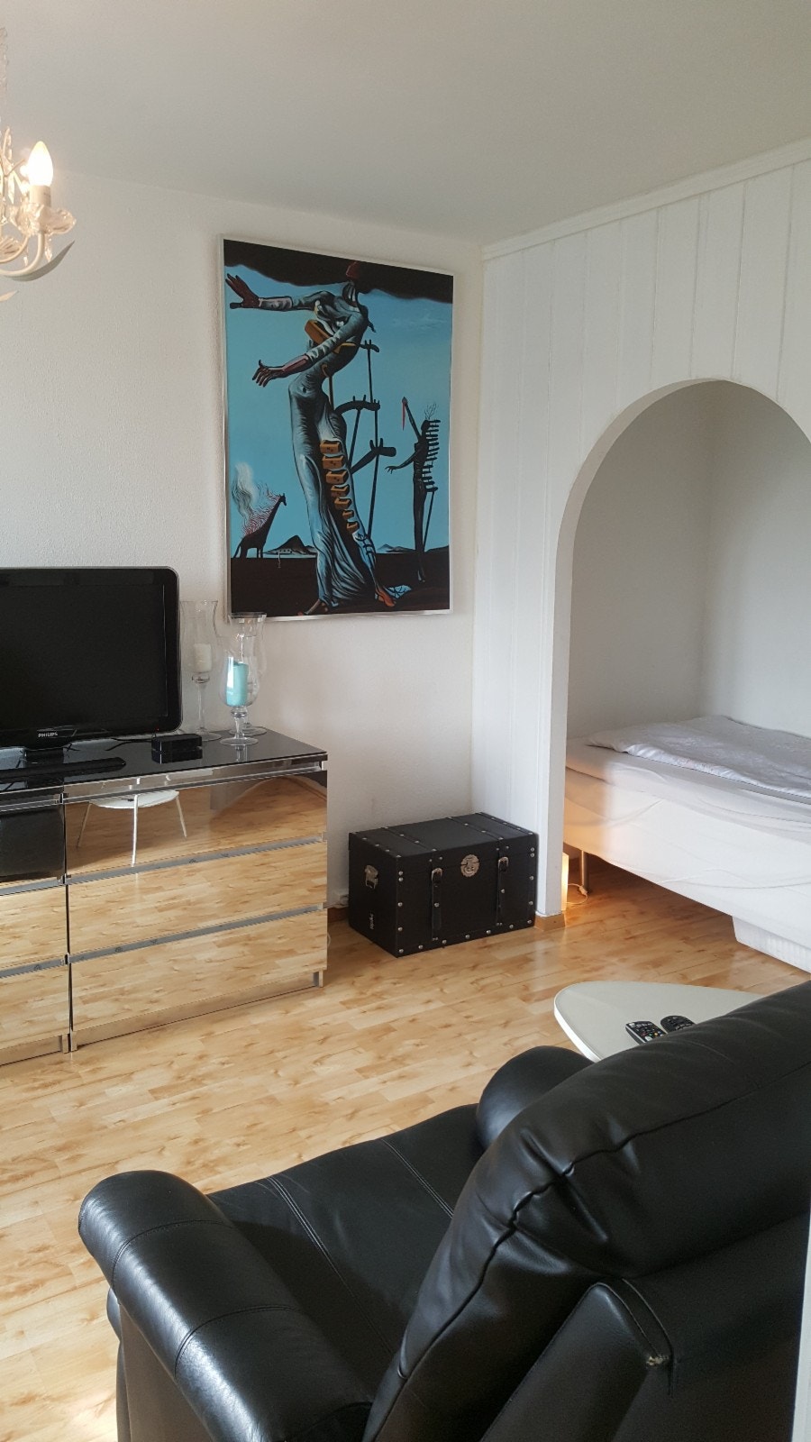 Stue/Sove, nytt lysere golv lagt siden bildet Galleribilde