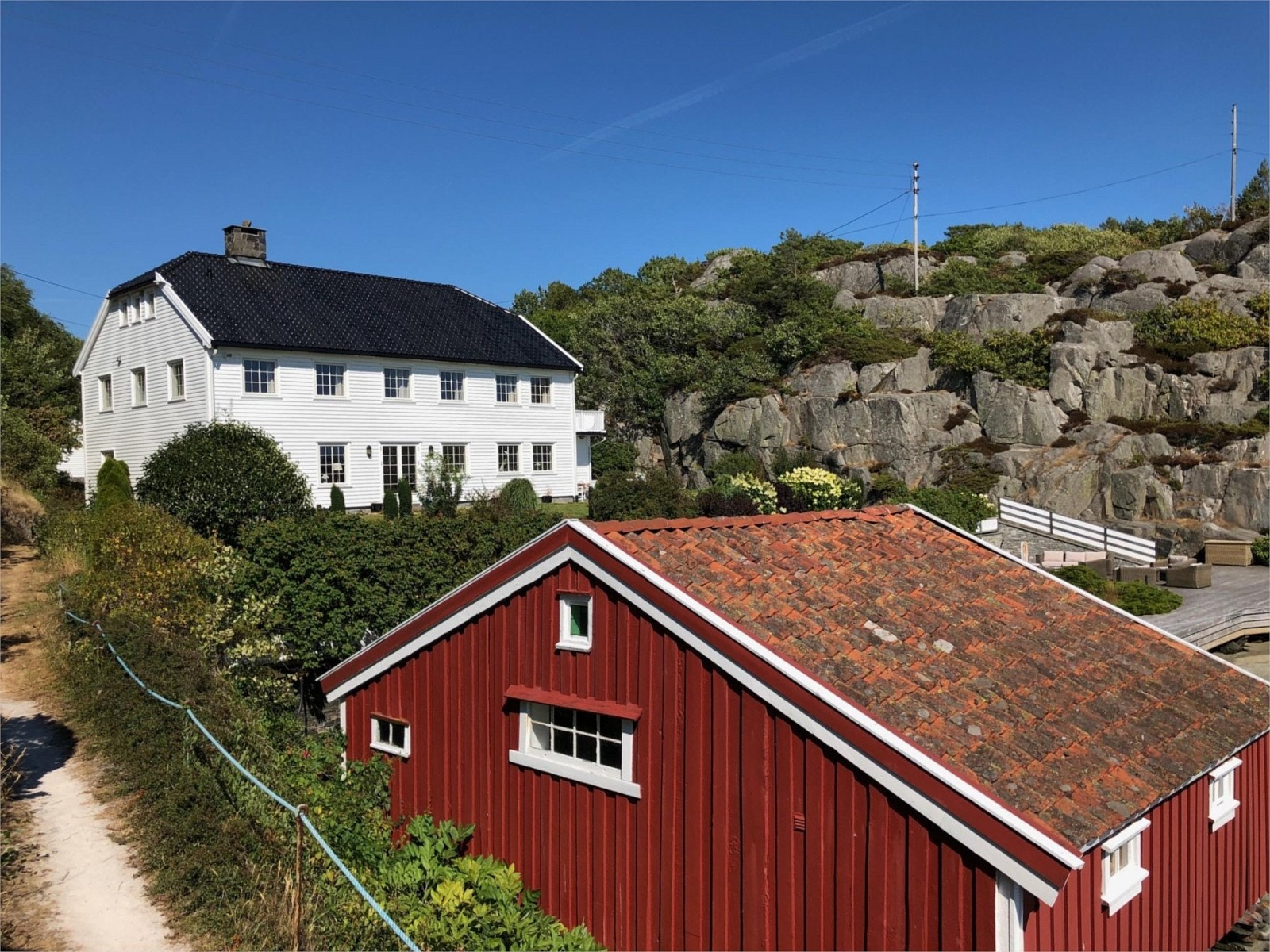 huset og sjøbua Galleribilde