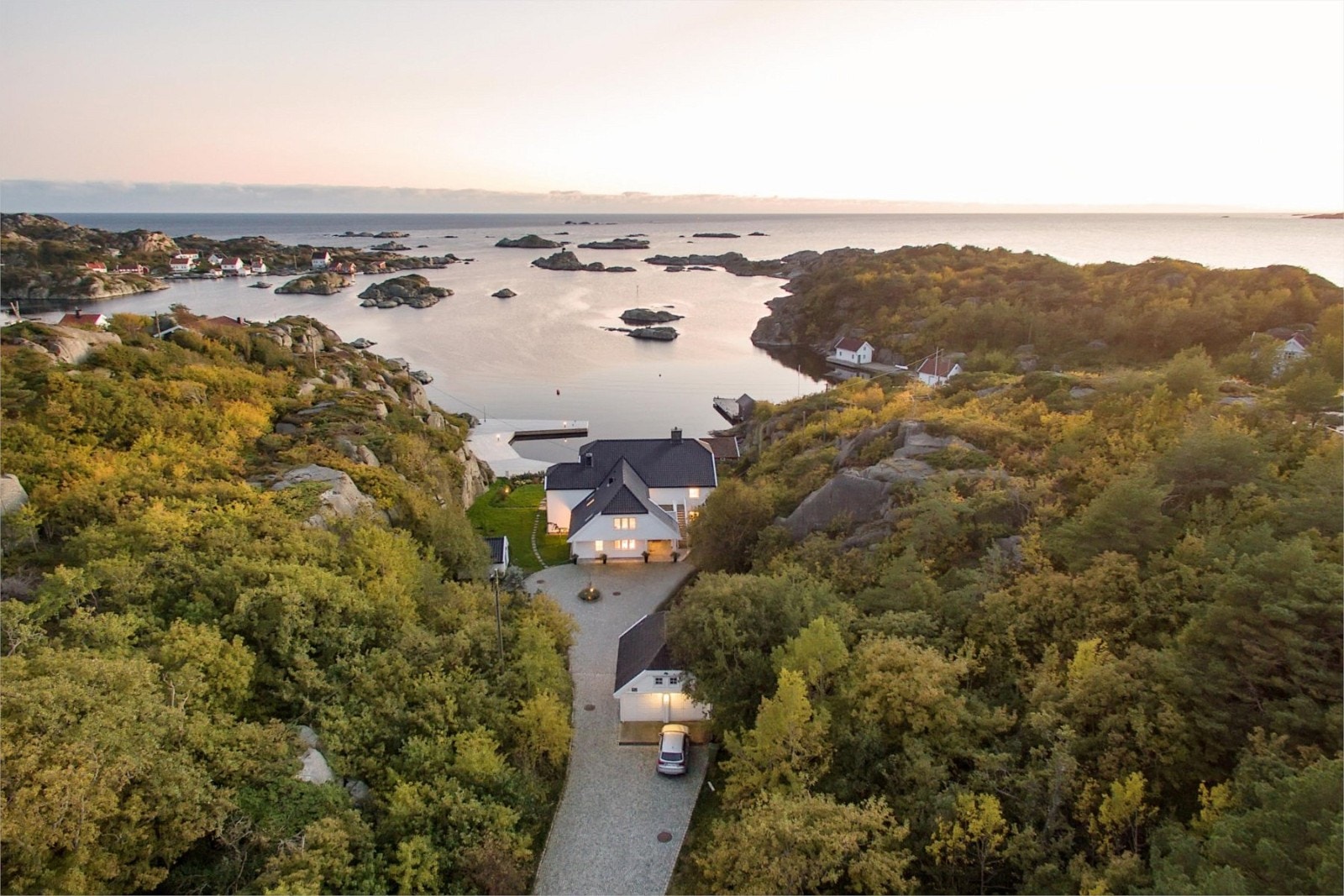 Kampedalen ! Dette er en av de flotteste strandeiendommene på Sørlandet. Galleribilde