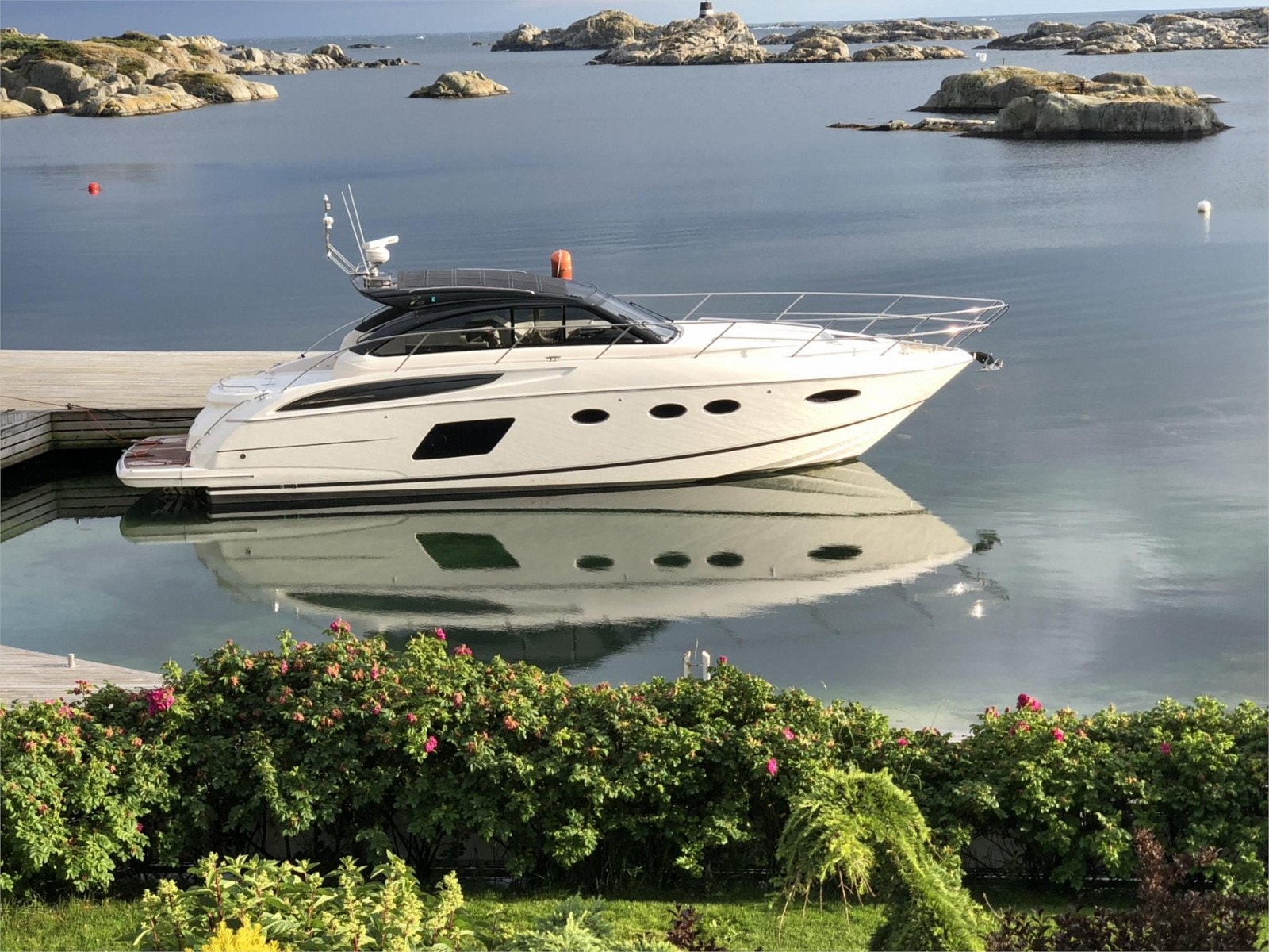 Selgers båt på bryggen i juli 2018 Galleribilde