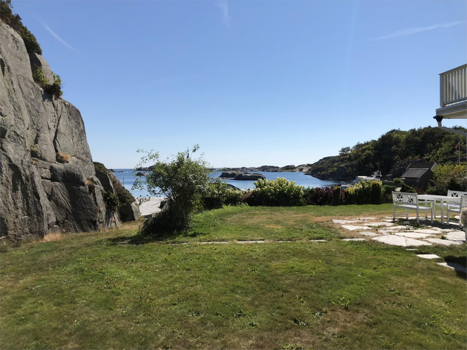 Fra del av hagen i juli 2018 Galleribilde