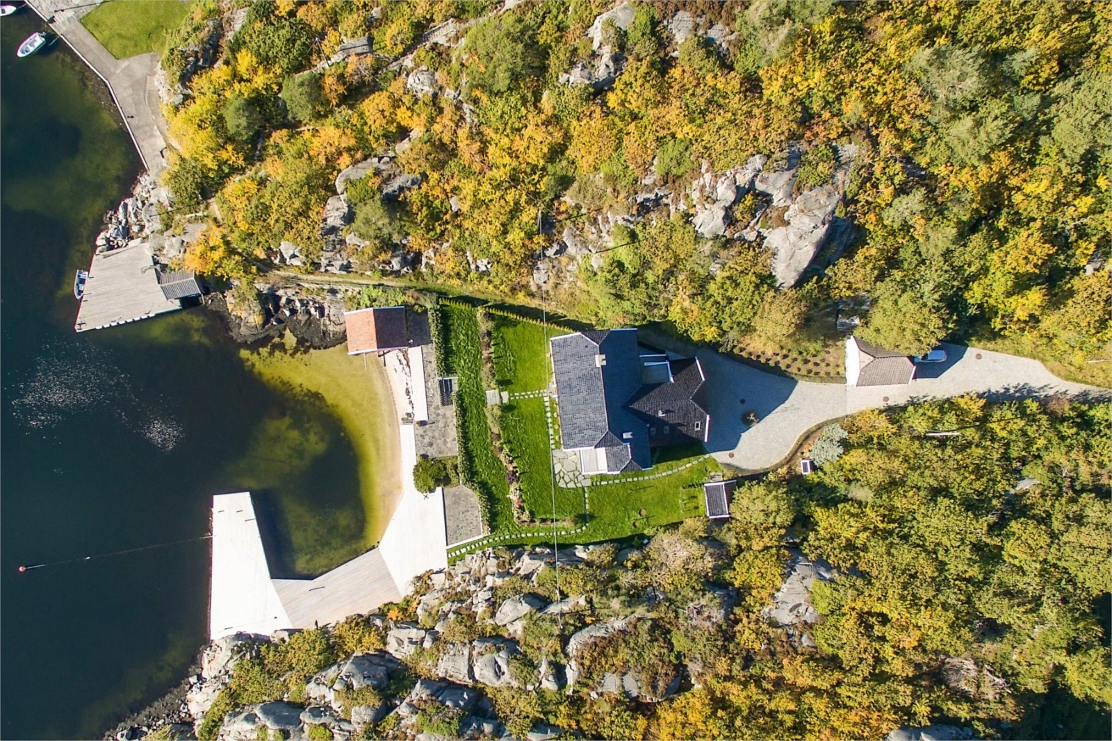 Dronefoto over eiendommen Galleribilde