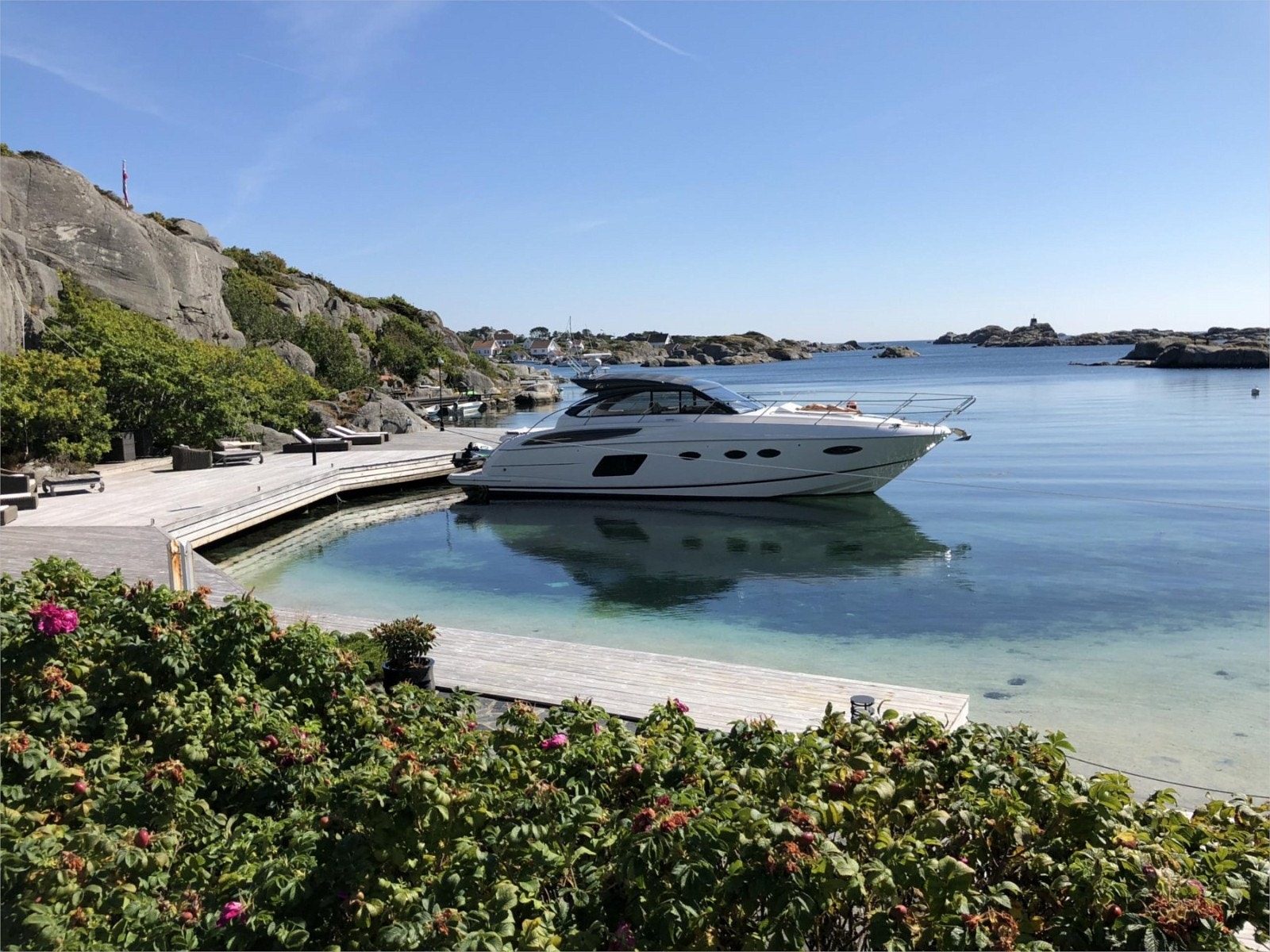 Plass til stor båt på bryggen Galleribilde