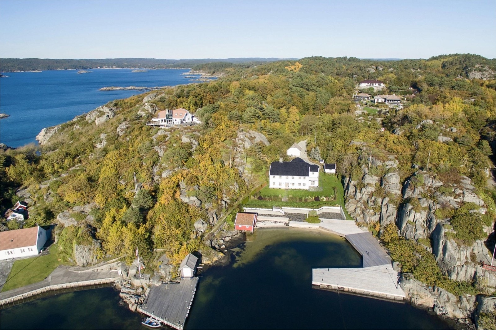 Dronefoto over eiendommen. Galleribilde