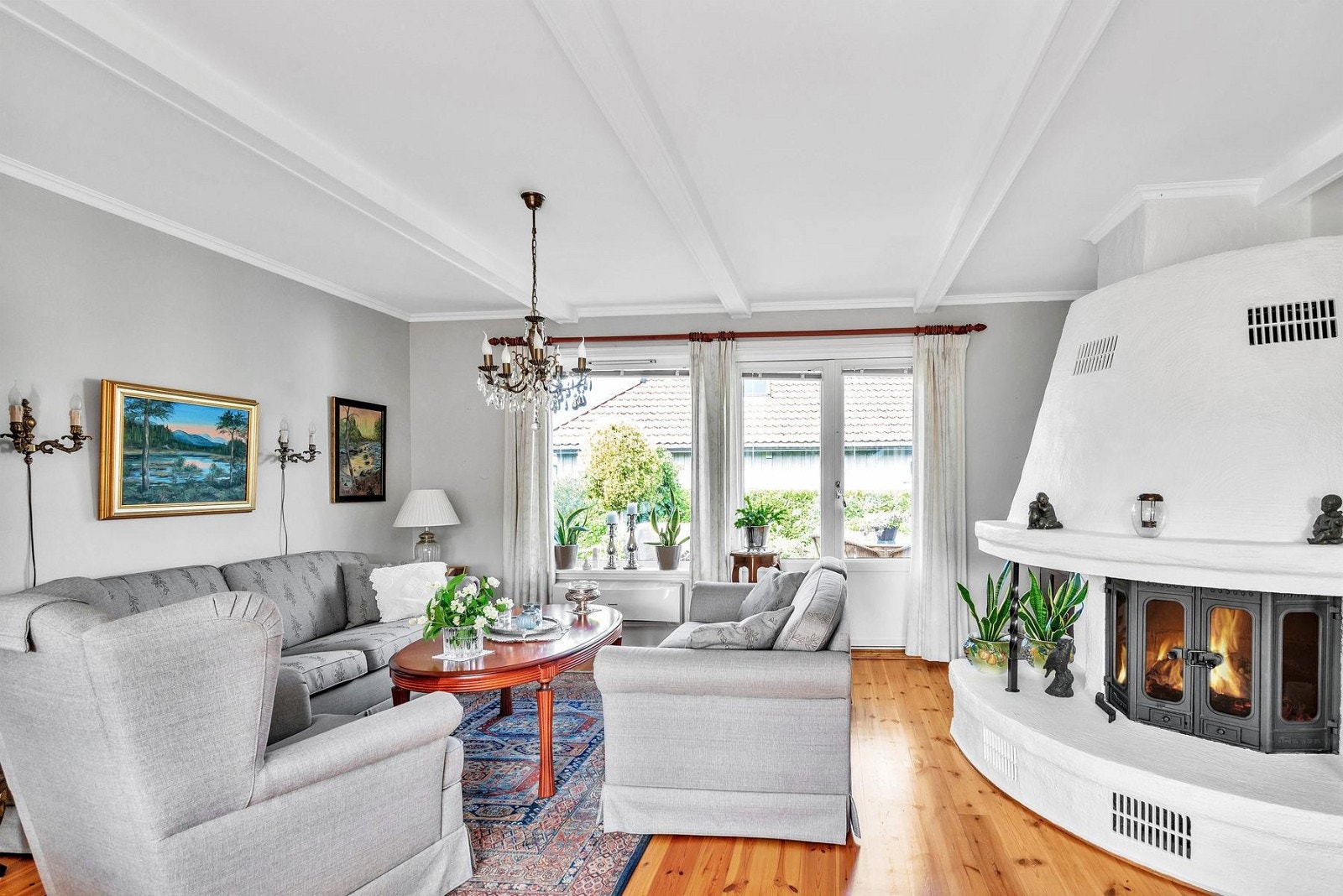 Utgang til hage fra stuen. Galleribilde