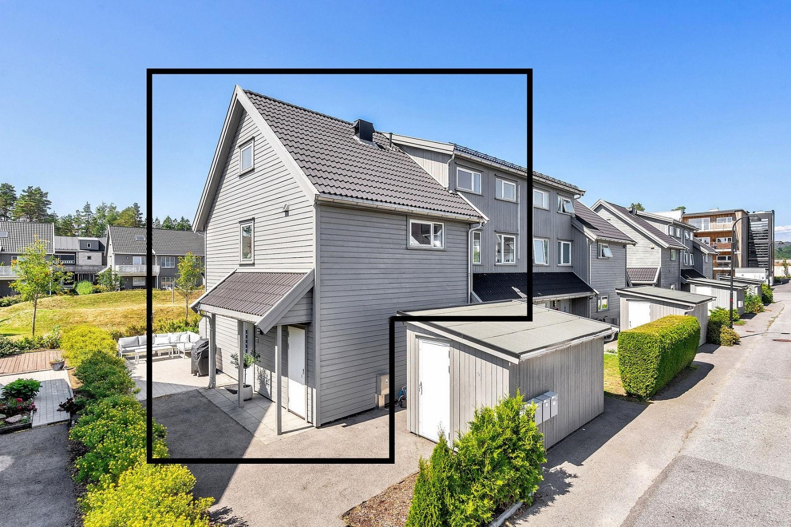 Eiendommen ligger i rolig gate med gangavstand til det meste. Galleribilde