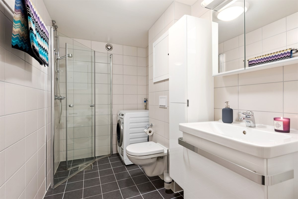 Badet er nettopp totalrenovert i 2018! Varmekabler og membran i gulv Galleribilde