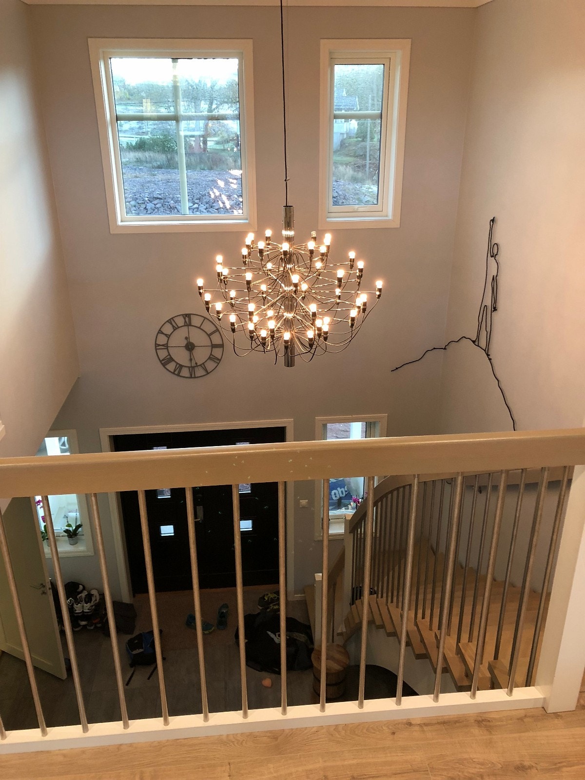 Utsikt fra 2.etasje ned til felles inngangsparti Galleribilde