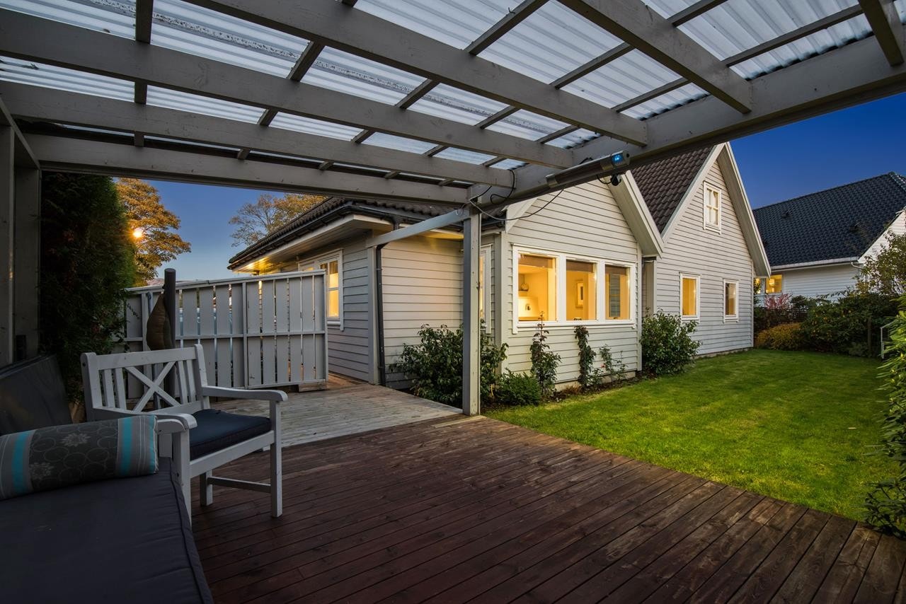 Fasade og terrasse Galleribilde