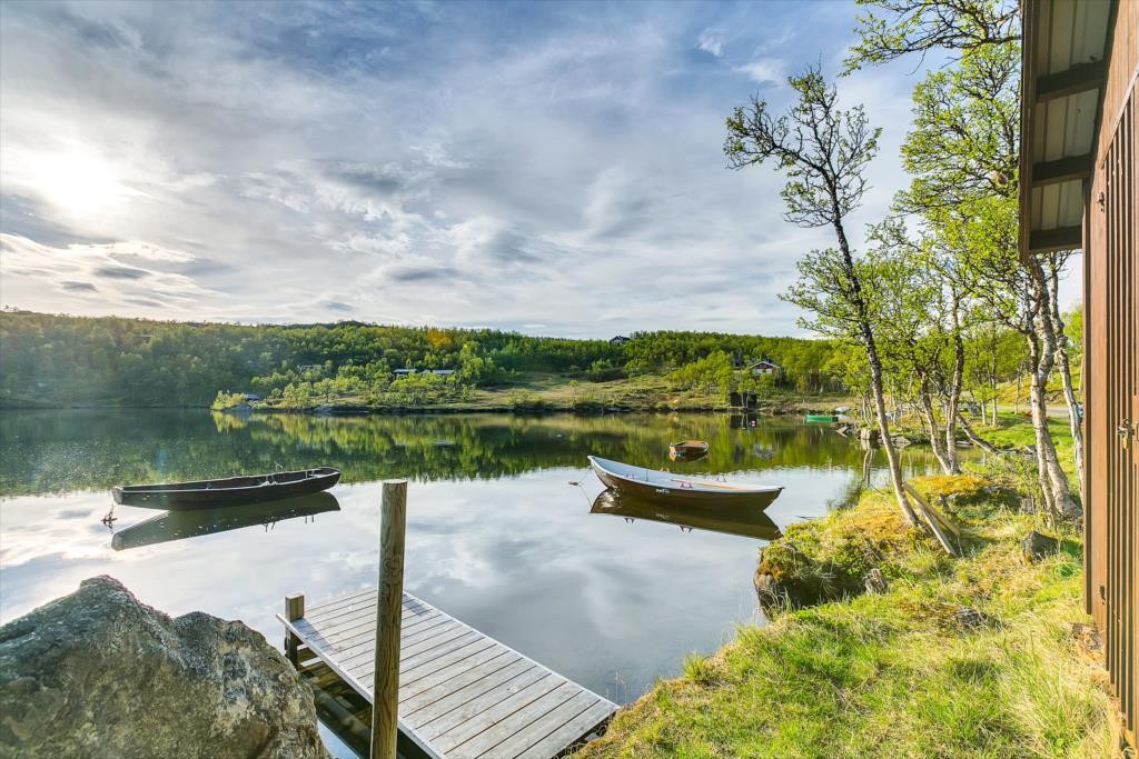 Naust legger rett nedenfor hytten Galleribilde