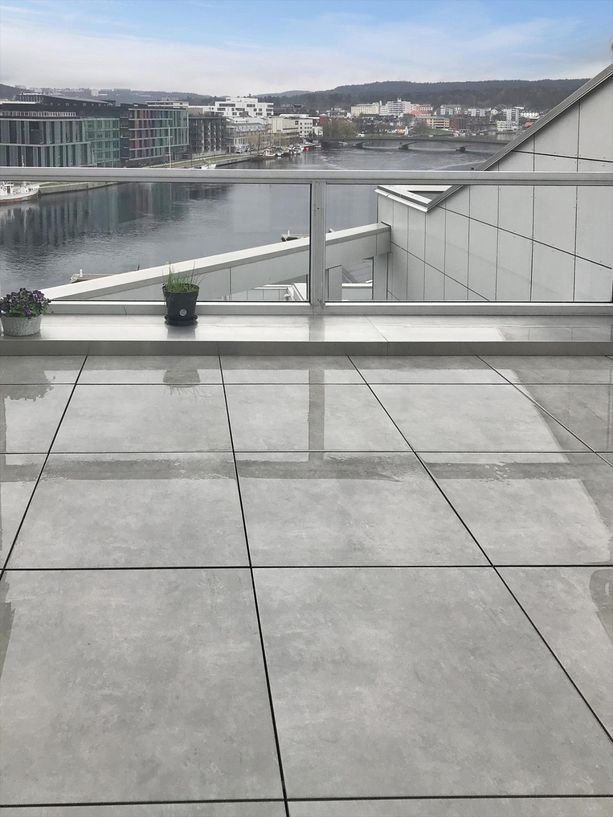 Nye fliser på balkongen m/varmekabler Galleribilde