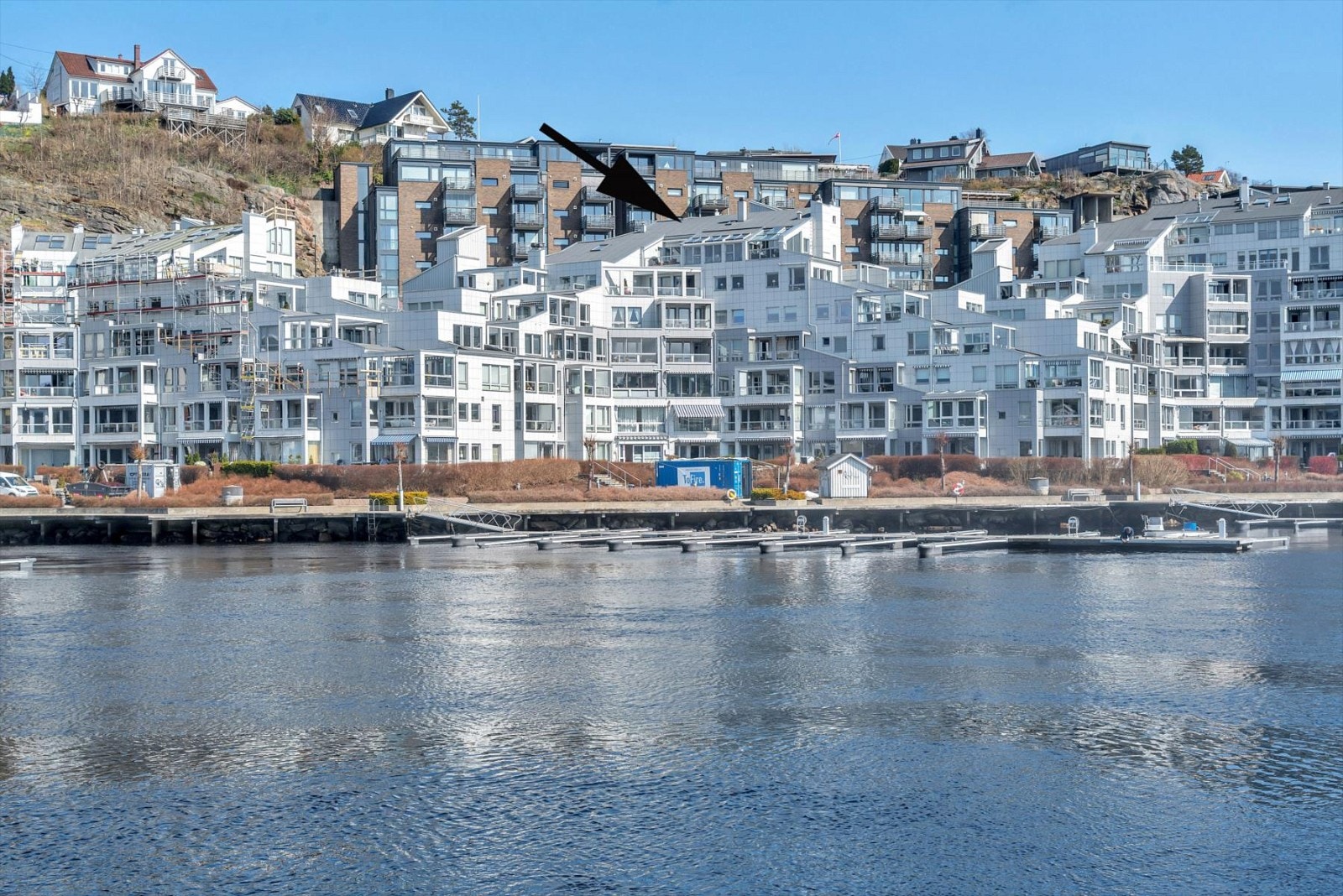 Leiligheten ligger i byggets toppetasje på Høivold Brygge Galleribilde