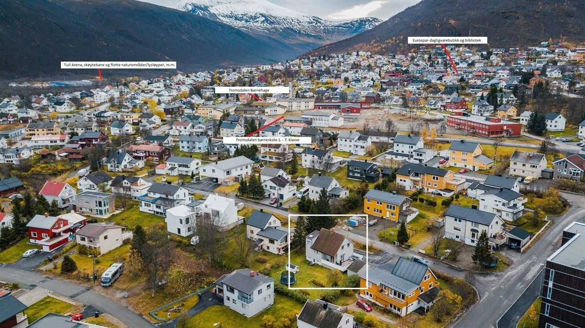 Svært barne- og familievennlig beliggenhet med kort vei til både skole, lysløype og lekeplasser