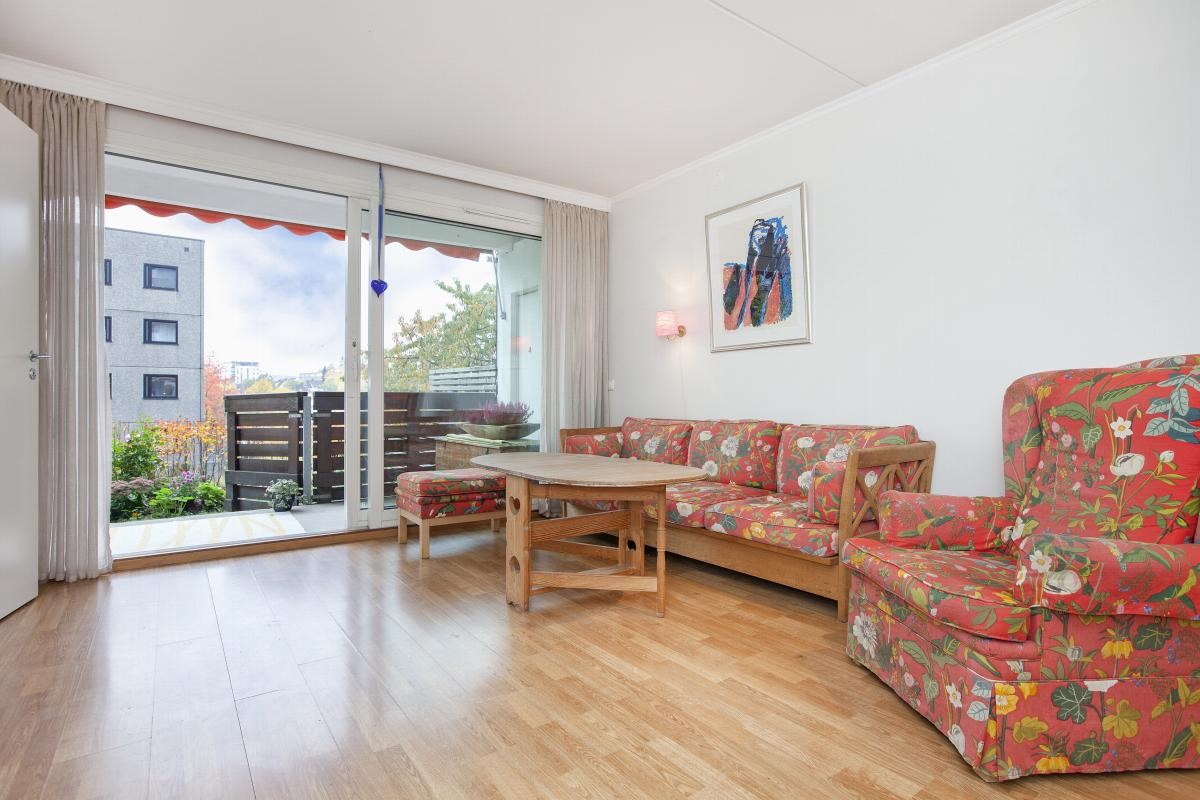 Innvendig er boligen lys og trivelig med store vindusflater som gir mye dagslys. Galleribilde