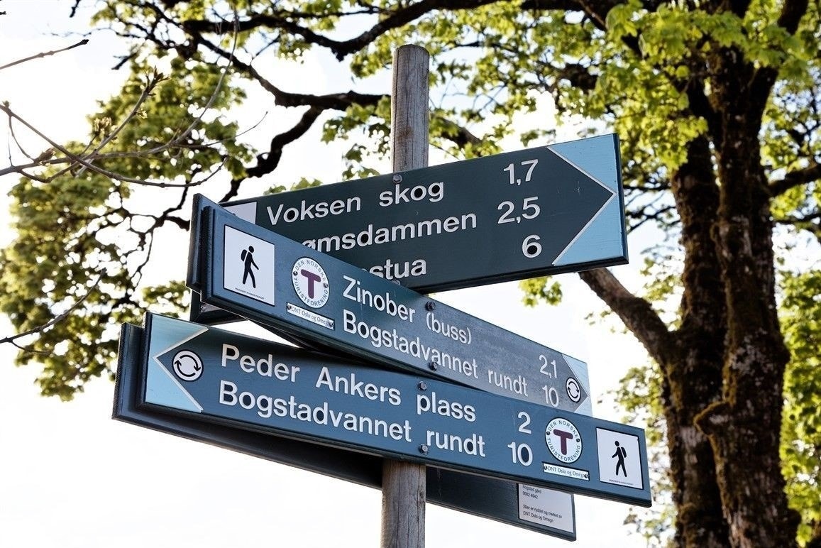 Man kan gå på ski eller sykle opp til Bogstad og videre inn i marka. Galleribilde