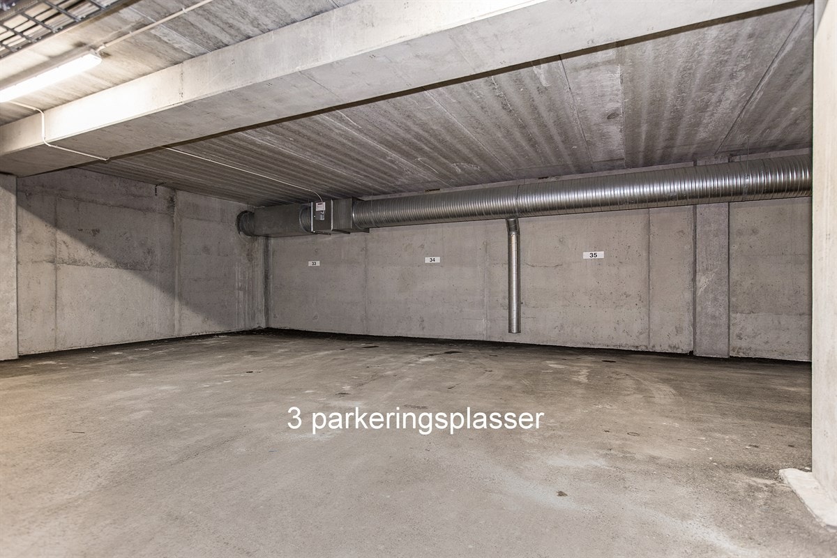 3 plasser i garasjeanlegg Galleribilde