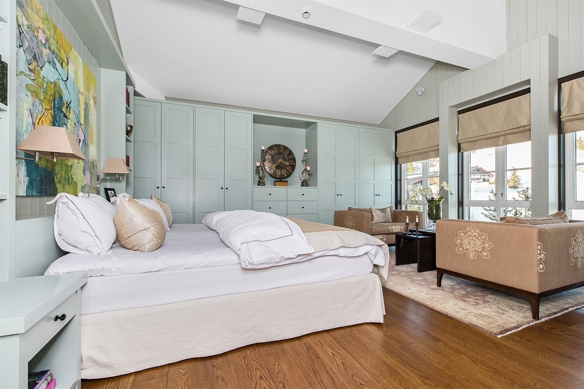 Hoved soverom med utikt fra sengen i 4. etg Galleribilde