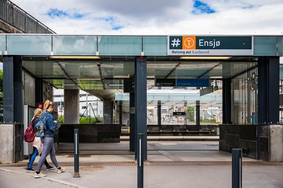 Kommer du ned med heisen og så ned en liten trapp da er du ved tbane-stasjon Galleribilde