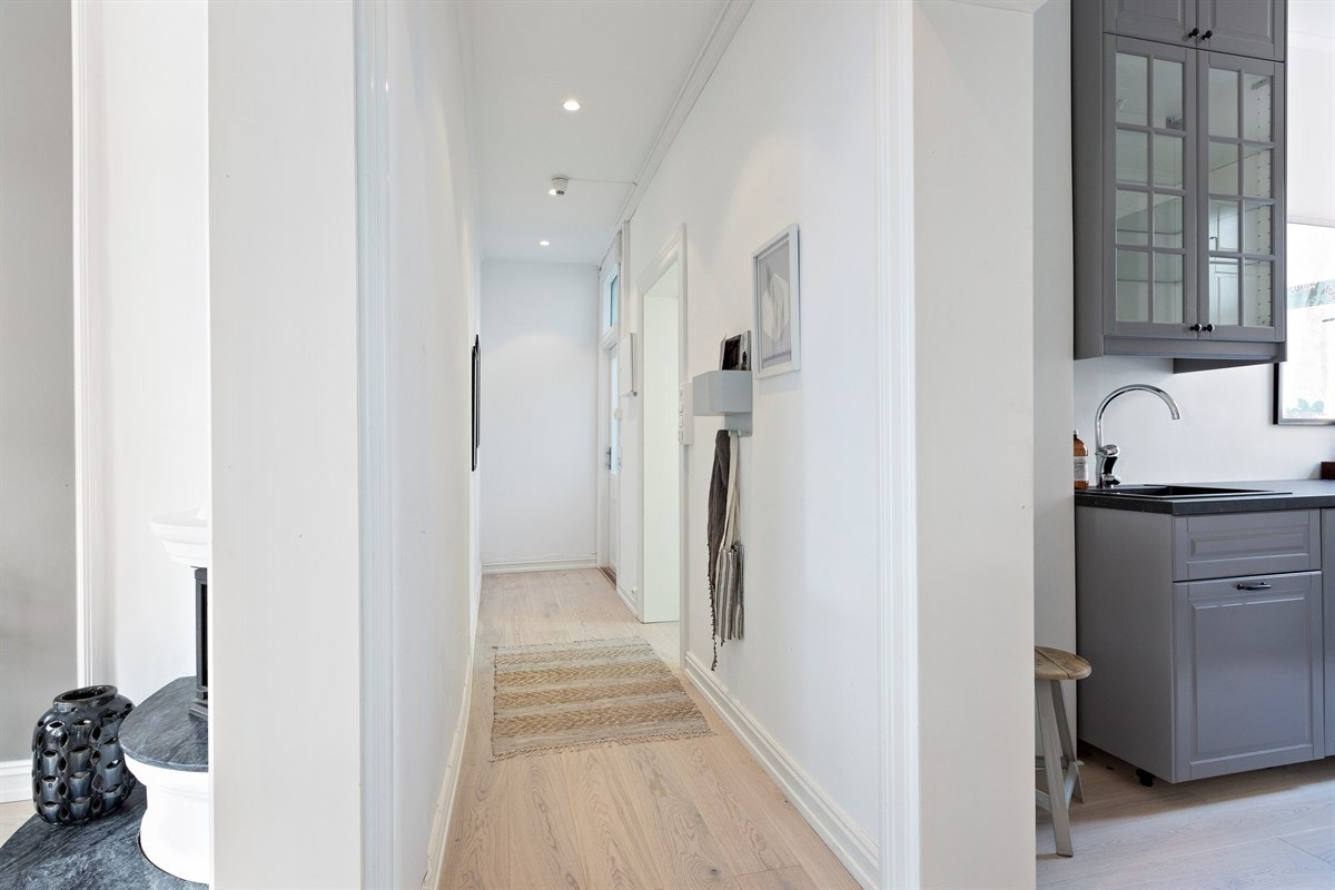 Fra kjøkken mot gang/entré. Galleribilde