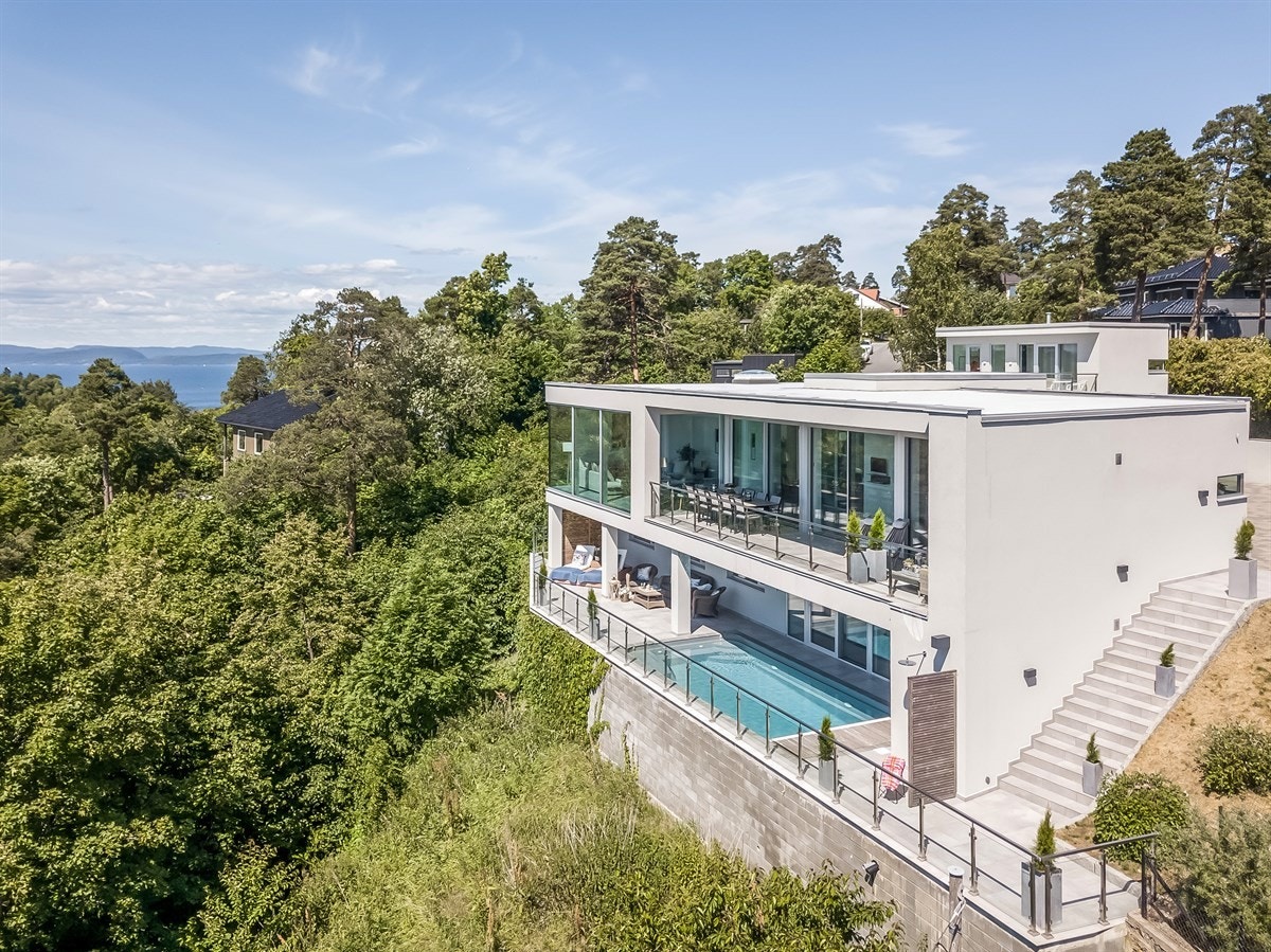 Boligen holder gjennomgående høy standard med god planløsning og nøye utvalgte materialer. Galleribilde