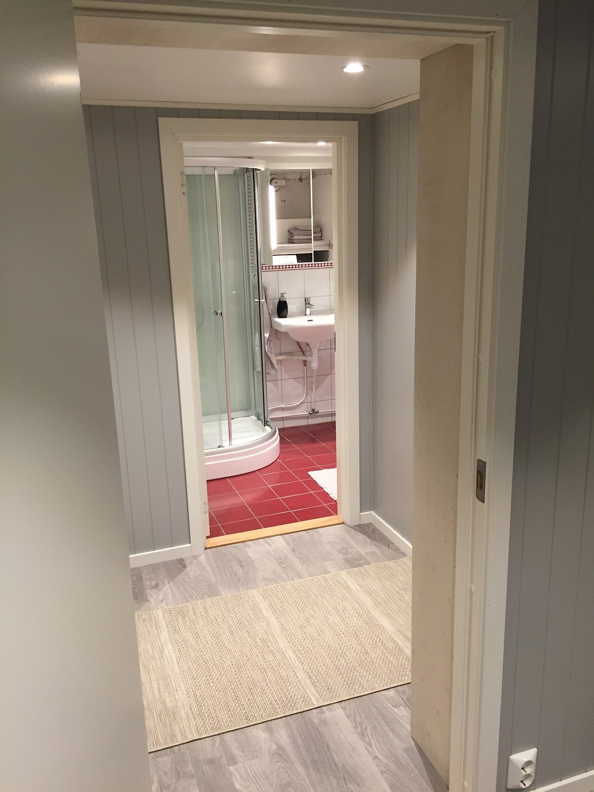 Mellomgang foran badet Galleribilde