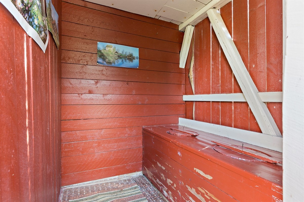 Uetdo i uthuset. Galleribilde