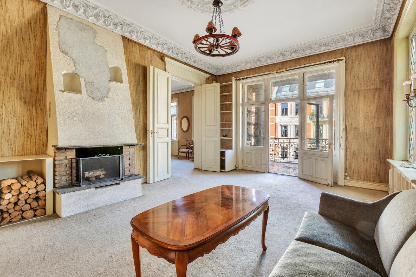 I denne stuen har du peis og utgang til balkong Galleribilde