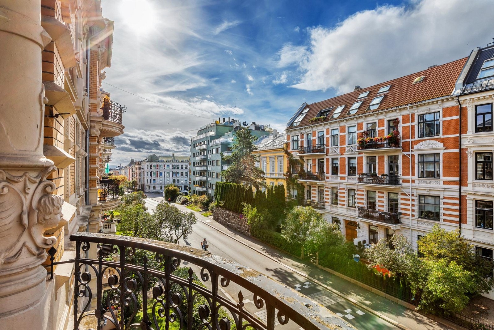 Flott utsikt fra balkong med fantastiske detaljer Galleribilde