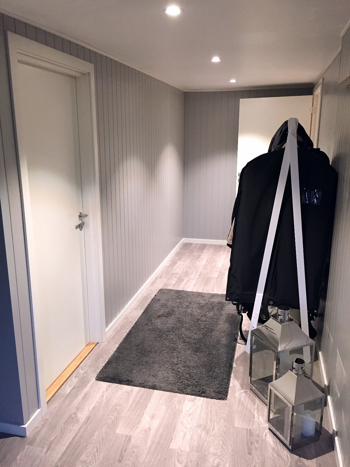 Romslig yttergang med stor bod Galleribilde