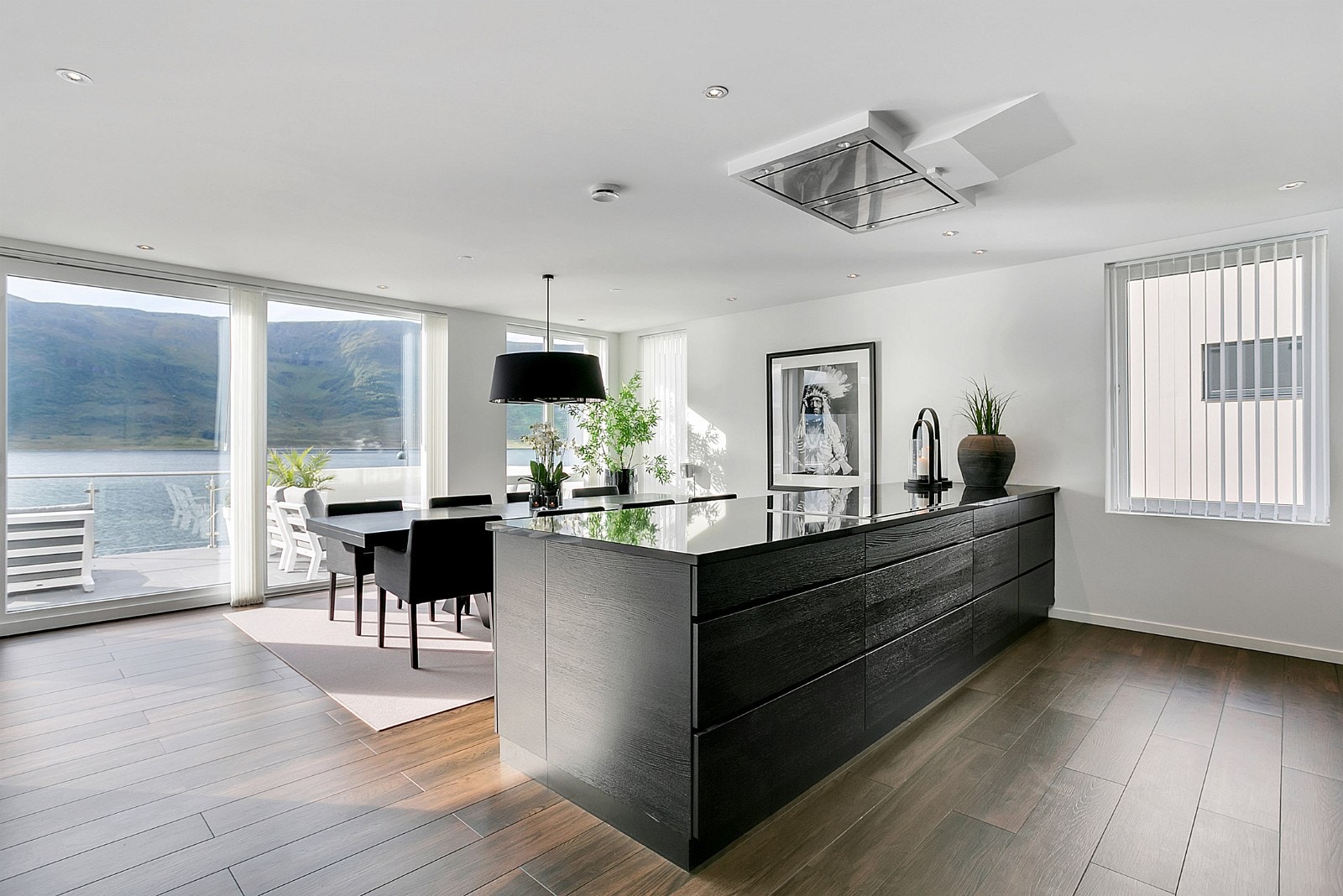 Stort fint kjøkken Galleribilde