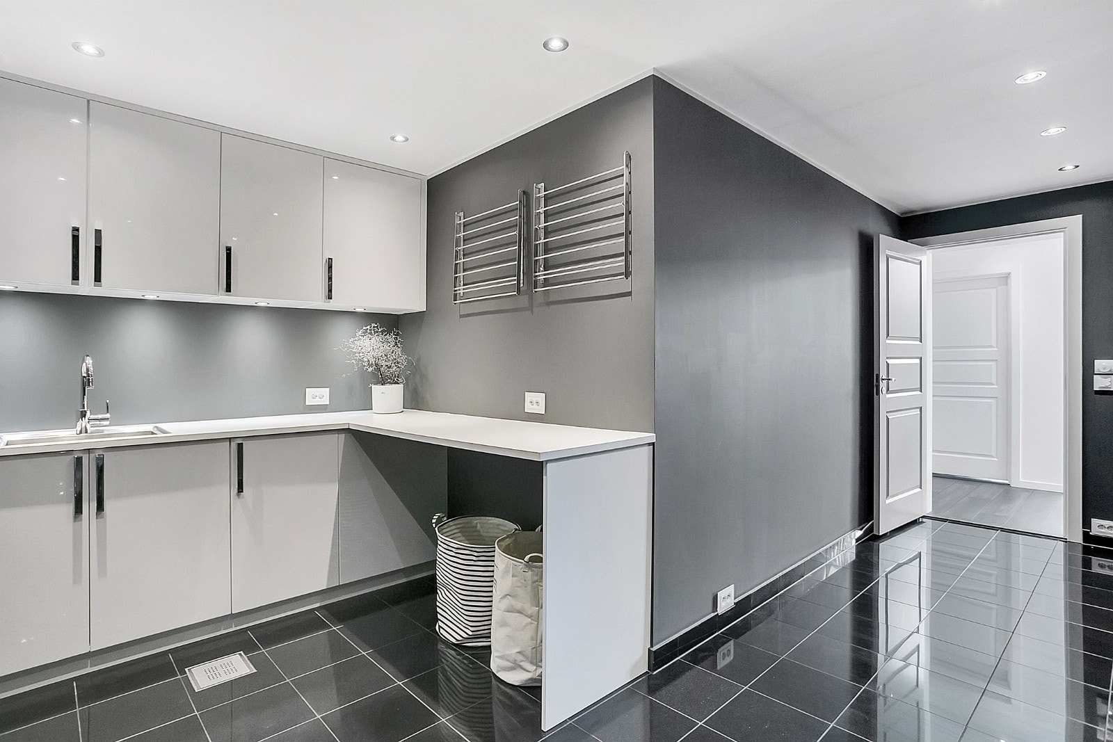 Stort vaskerom Galleribilde