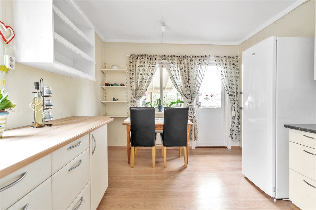 Kjøkken med spiseplass Galleribilde