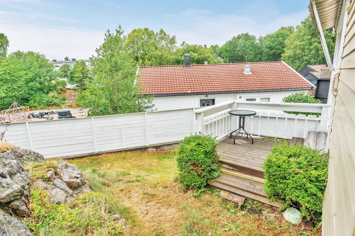 Usjenert og solrik tomt Galleribilde