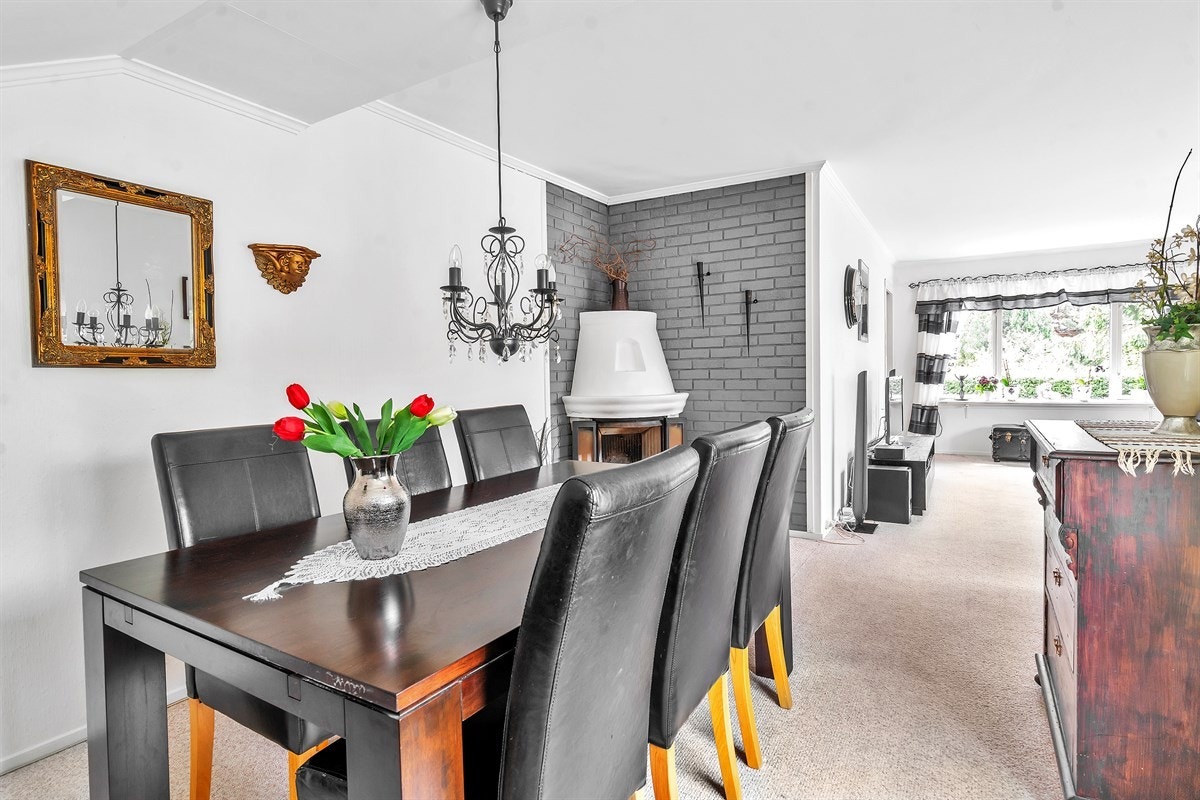 Spisestue/stue Galleribilde