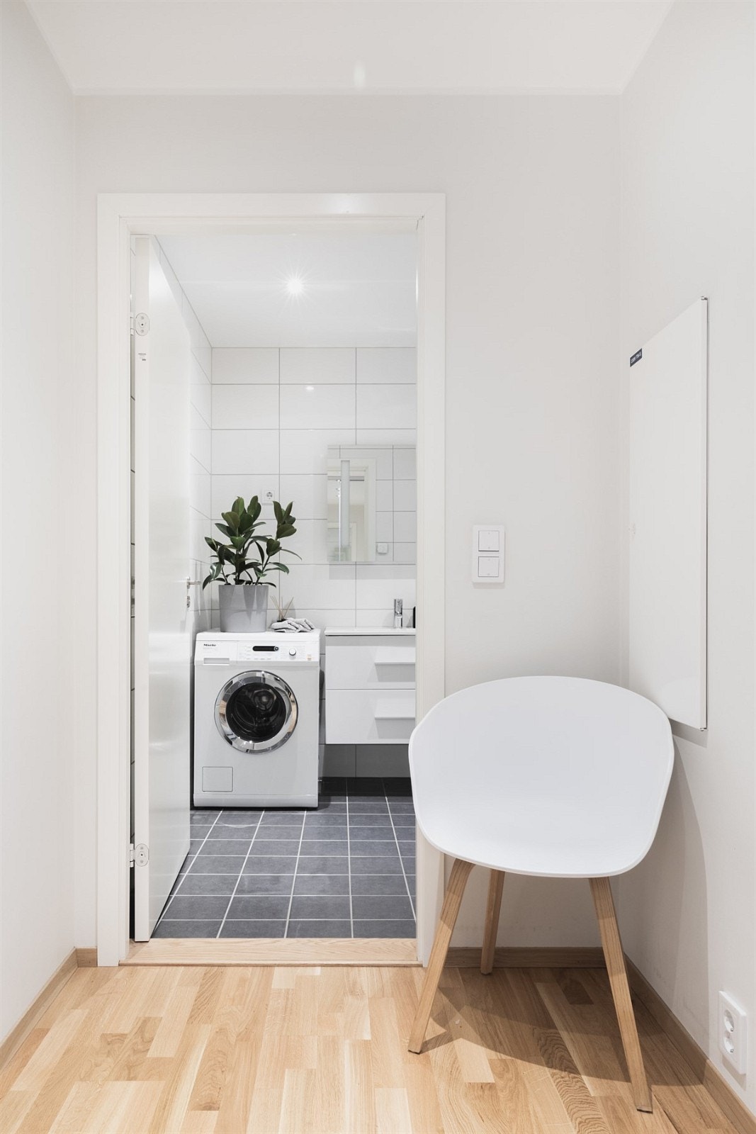 Fra gangen er det tilkomst til badet. Galleribilde