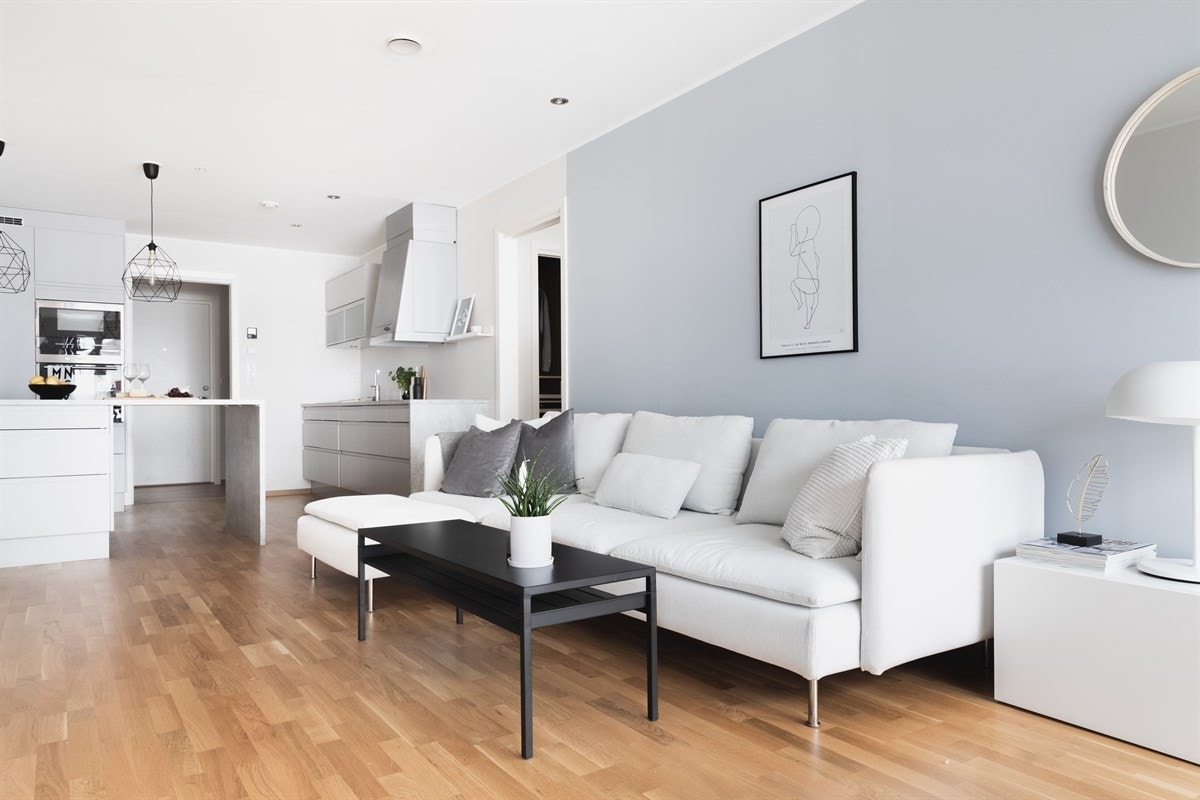 Stuen har en god planløsning som gjør det enkelt å møblere. Galleribilde