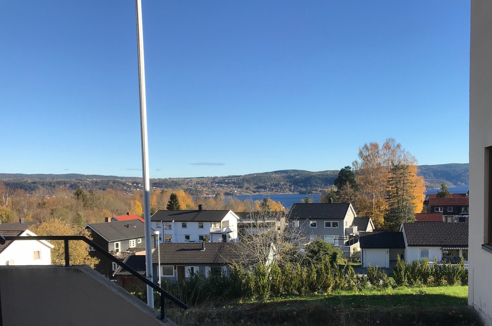 Skjermet uteplass med egen inngang. Galleribilde