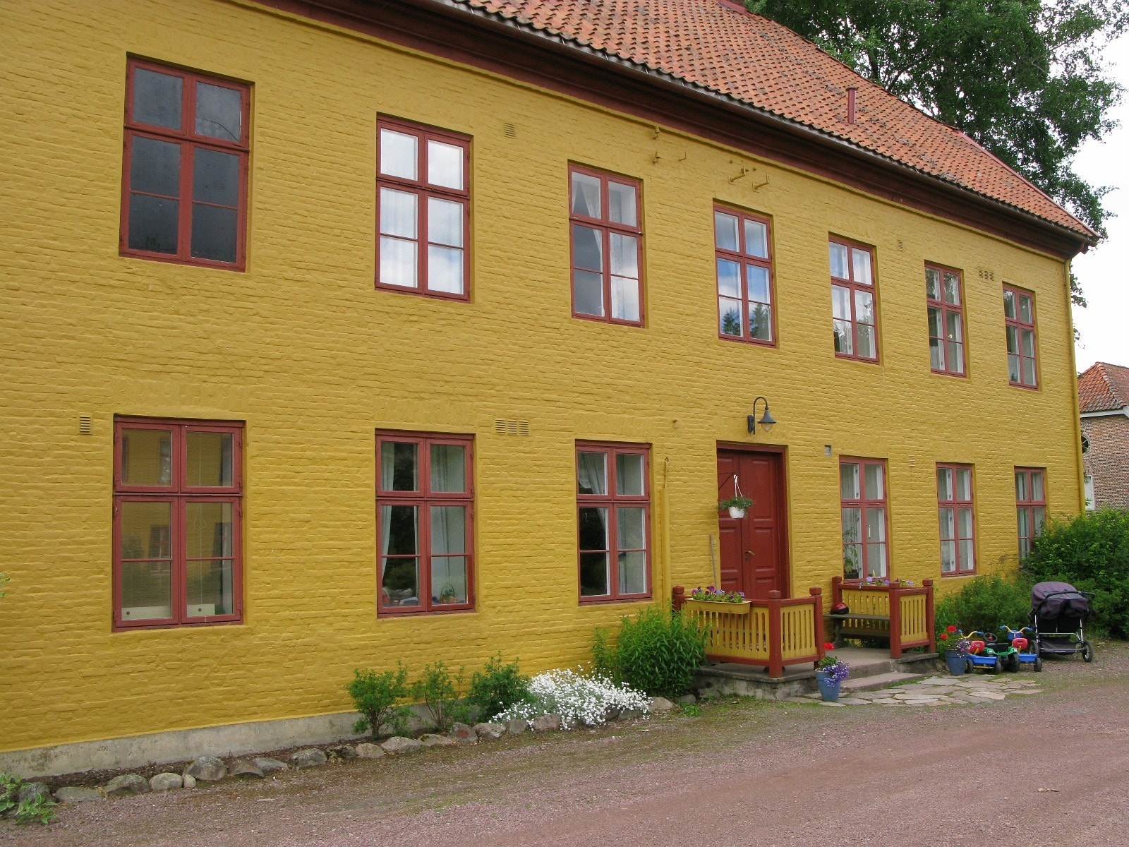 Søndre murbygning med leilighet i 1 og andre etasje Galleribilde