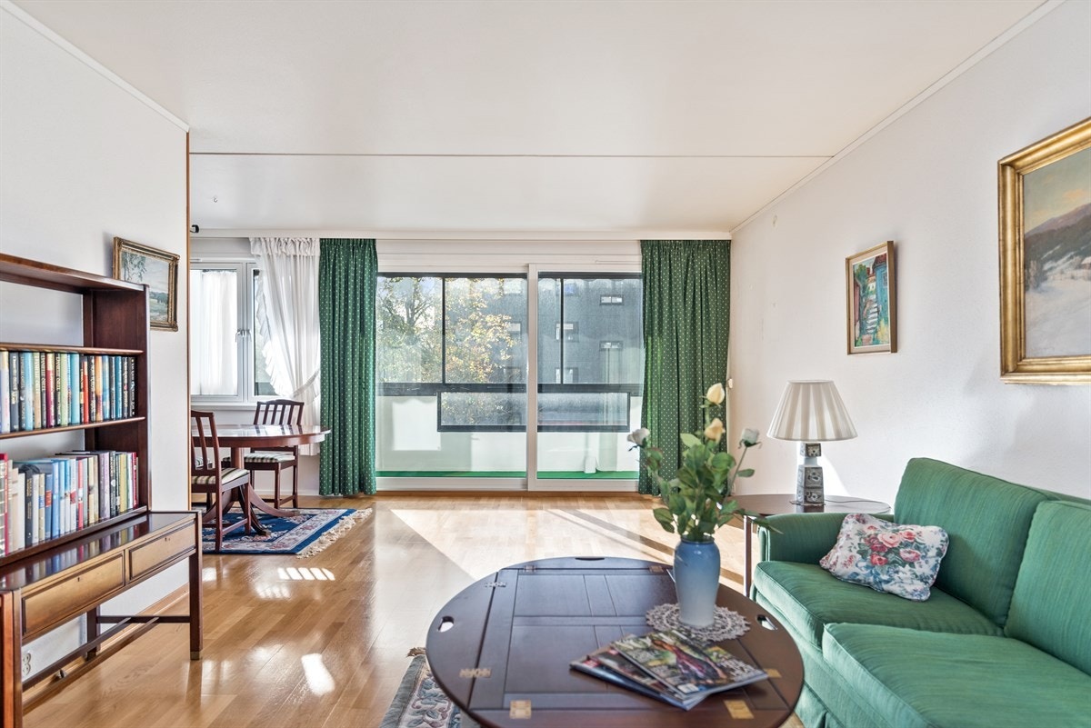 Utgang fra stue til sydvestvendt balkong Galleribilde