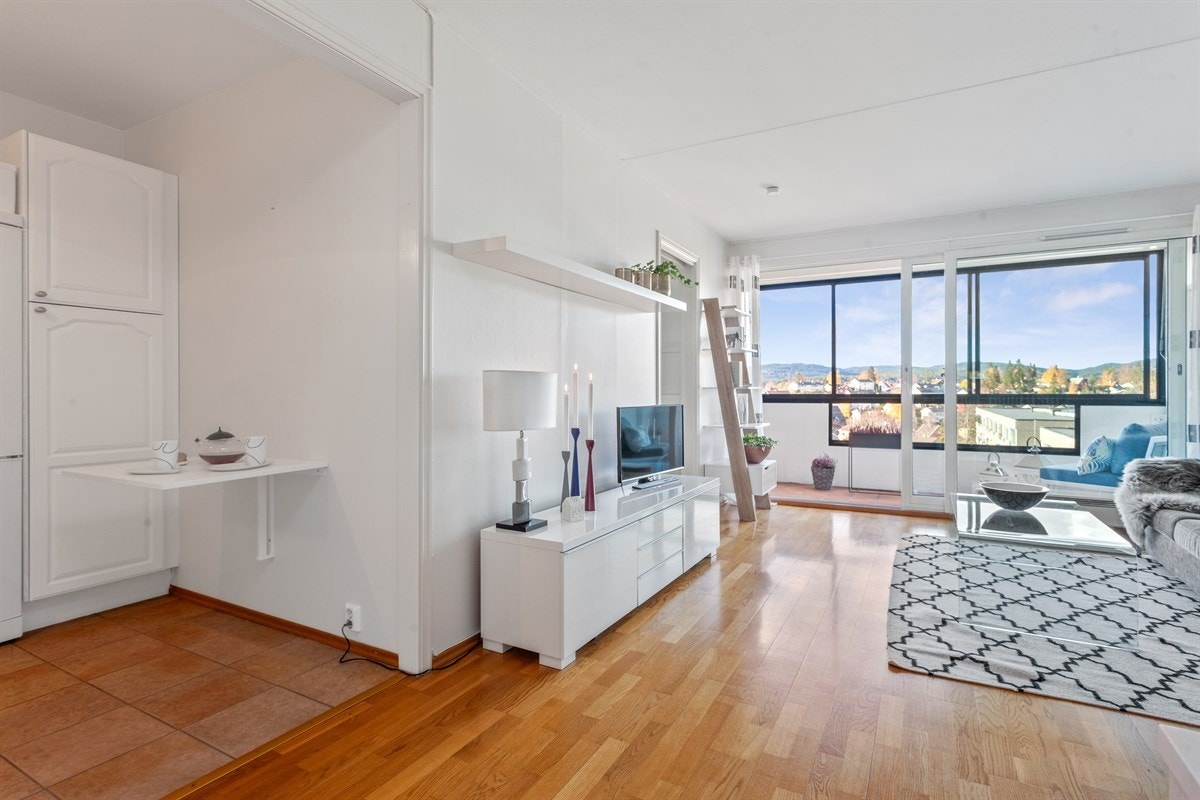 Liten spiseplass på kjøkken Galleribilde