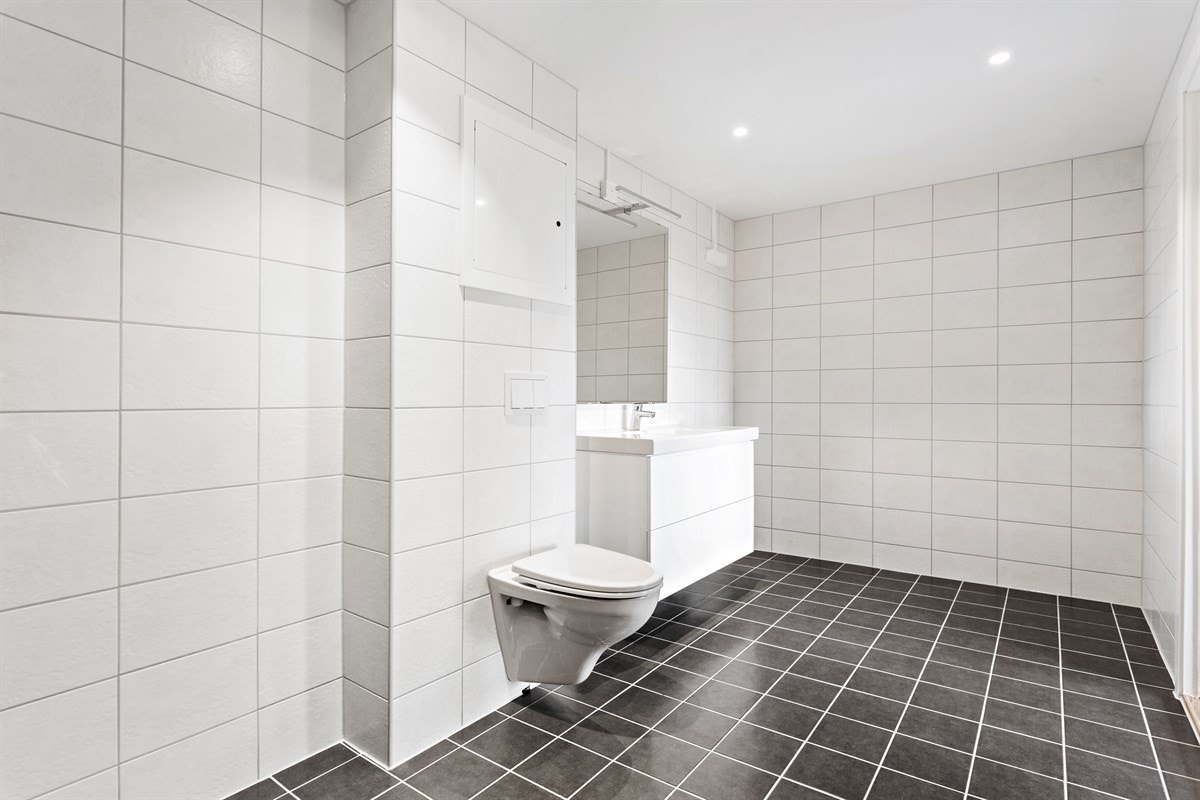 Det er meget god størrelse på badet. Galleribilde