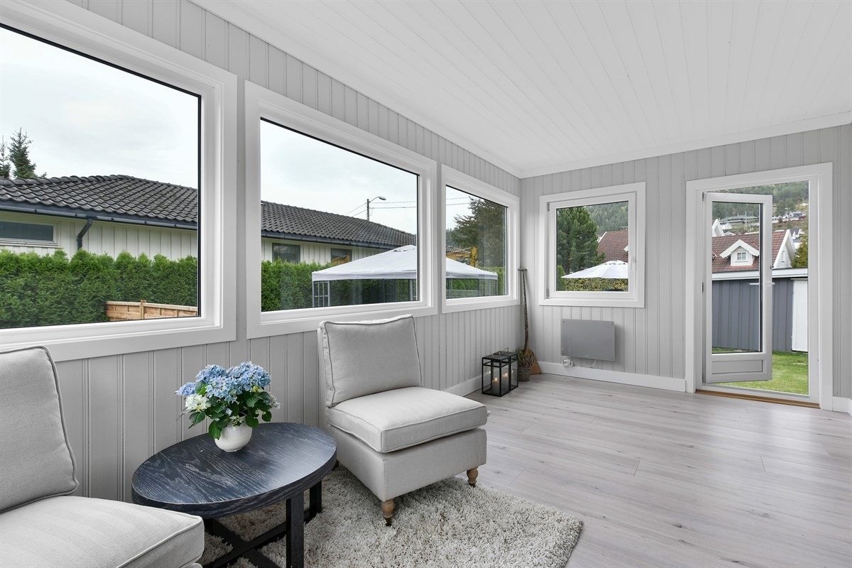 Utgang fra vinterhagen og til hagen. Galleribilde